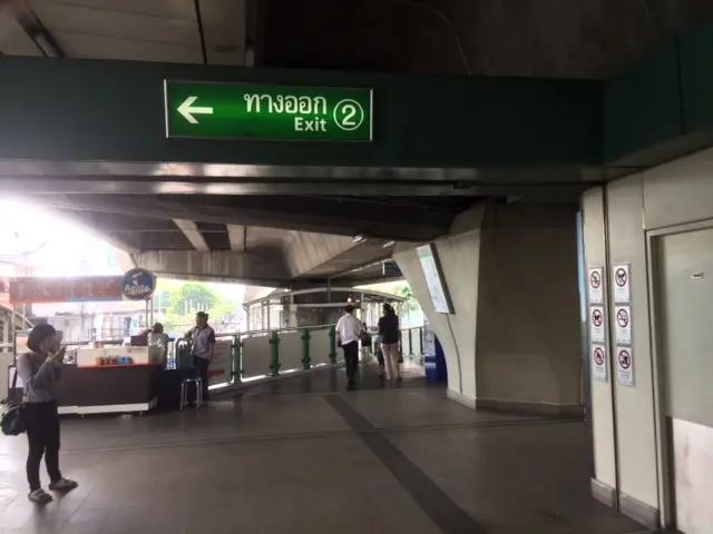 エカマイバスターミナル BTSエカマイ駅 ２番出口