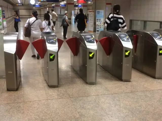 MRT改札口