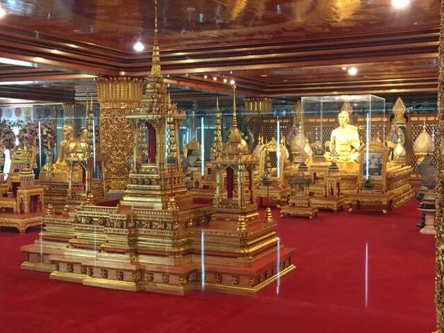 ４階：The image of Golden Luang Pho Sod