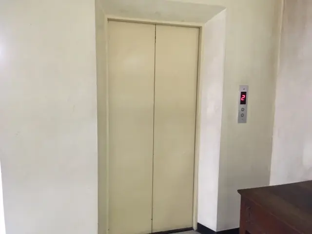 ジムトンプソンアウトレット エレベーター