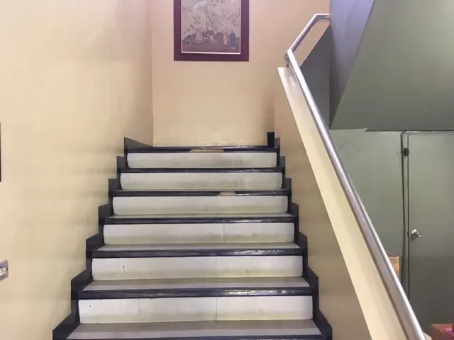 ジムトンプソンアウトレット 階段