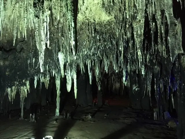 ラーチャブリー県 カオビン洞窟 鍾乳石