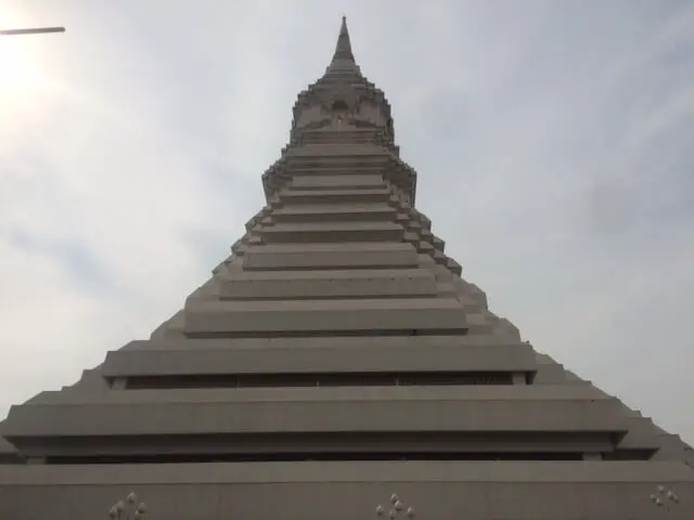 ワットパクナム　大仏塔（Maharatchamongkhon）