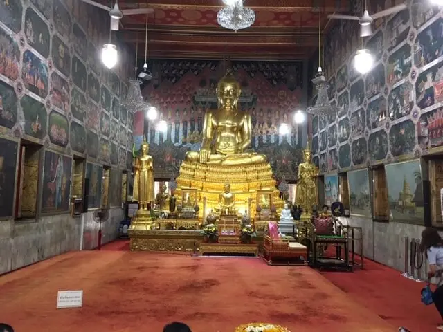 ワットパクナム　本堂横寺院 仏像