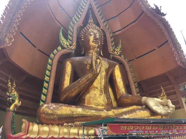 ワットタムスア 仏像