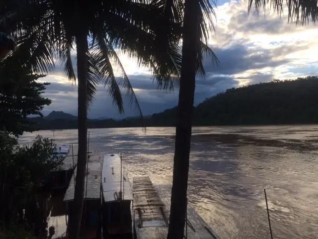 ルアンパバーン メコン川風景