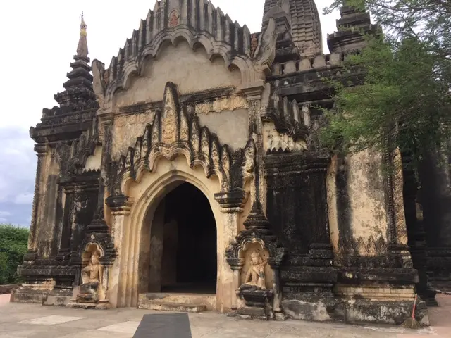 バガン シュエグーヂー寺院（Shwegu Gyi Phaya）