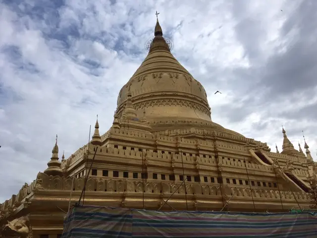 バガン シュエズィーゴンパゴダ(Shwezigon Pagoda)