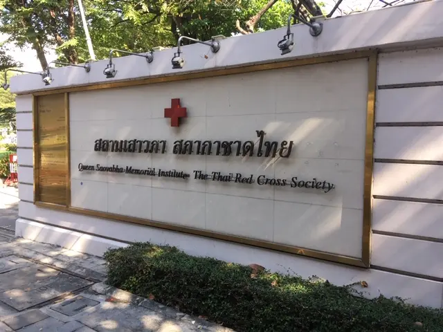 バンコク　スネークファーム　タイ赤十字社