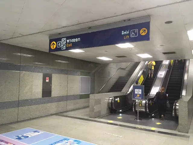 MRTイエローライン ラットプラオ駅４番出口