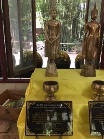 タイ 日曜日の仏像