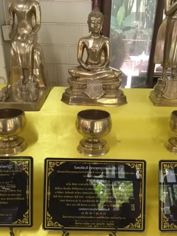 タイ 木曜日の仏像