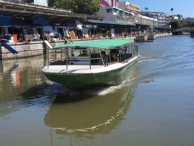 パドゥン・クルンカセーム運河ボート