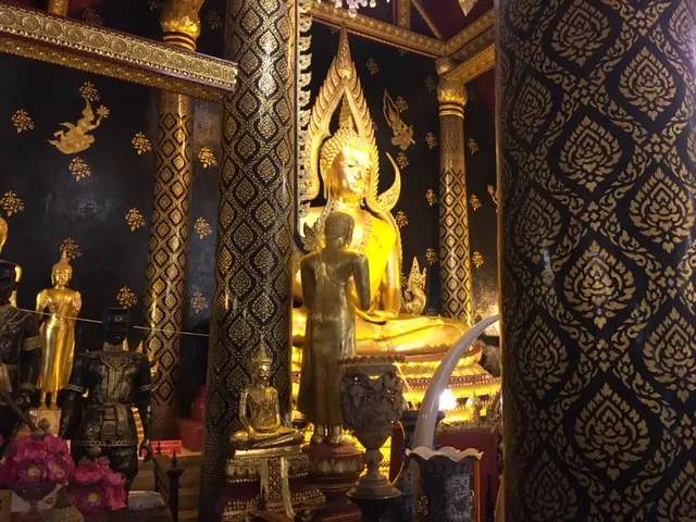 ピッサヌローク ワットプラシーラタナマハタート プラプッタチンナラート(Phra Phuttha Chinnarat)