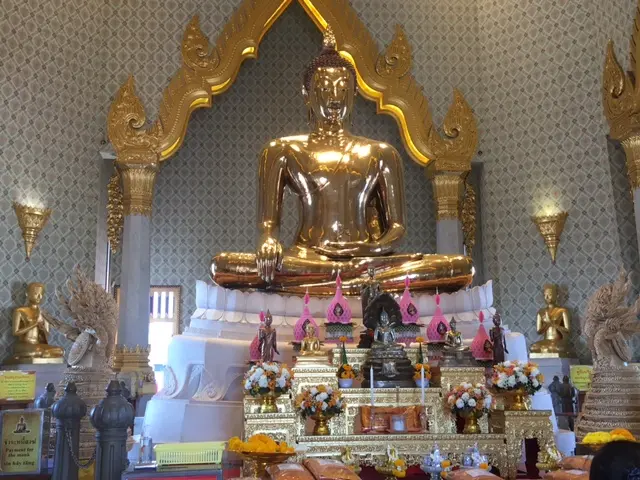 ワットトライミット 世界最大の純金仏像