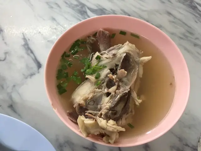 モンコンワッタナー 鶏ガラ入りスープ