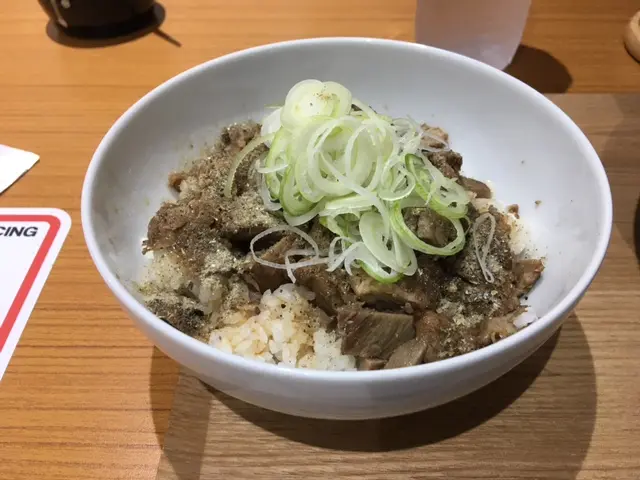 麺屋NARUTO（ナルト） 肉飯