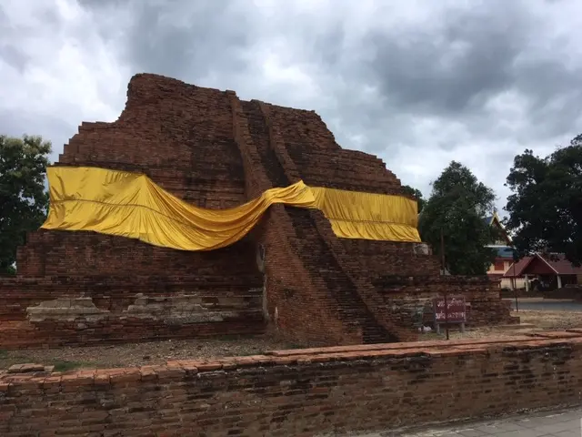 チャイナート県 ワットマハタート・サンカブリー（Wat Mahathat Sankaburi）