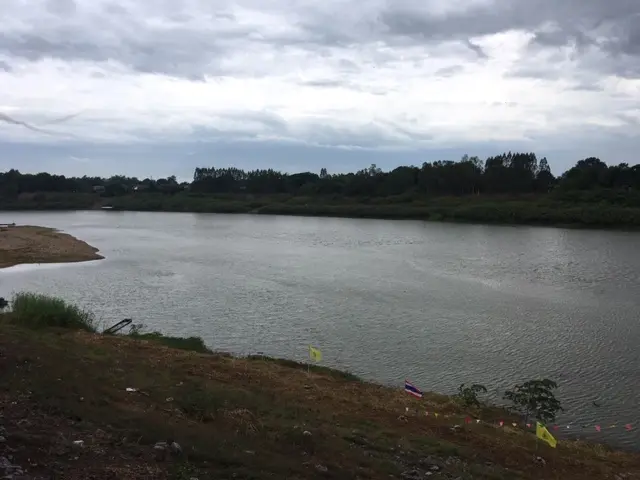 シンブリー県 ワットサイ チャオプラヤー川