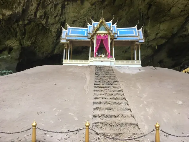 プラヤーナコーン洞窟 クーハーカルハット宮殿