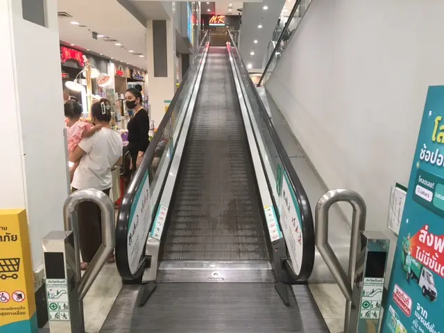 タイの動く歩道での音声