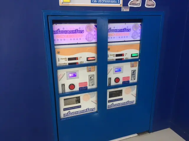 コインランドリー 10バーツ硬貨両替機