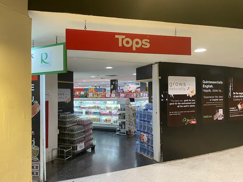 ロビンソン百貨店内の食料品スーパー「TOPS」