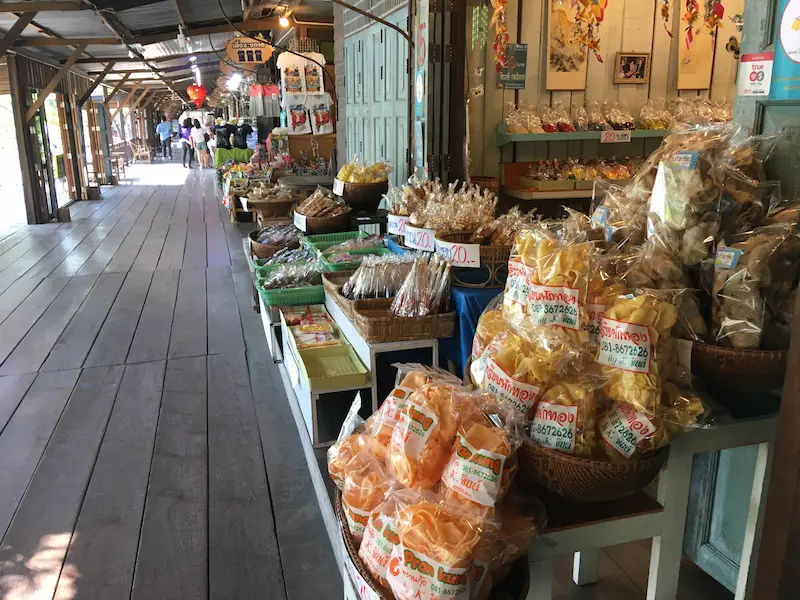 コックローイ水上市場 店と雰囲気