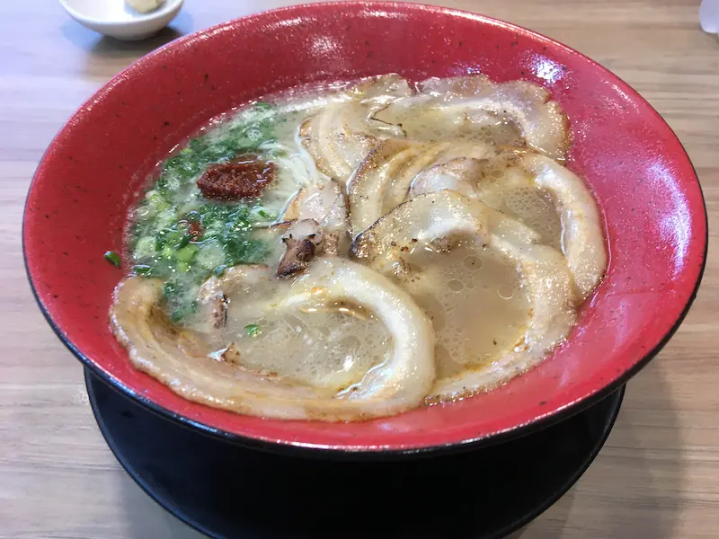 ラーメンです フェイマスとんこつラーメン